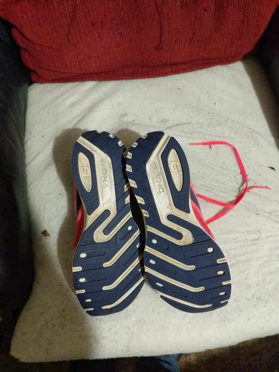 Brooks ladies runners size 7 - Image 2