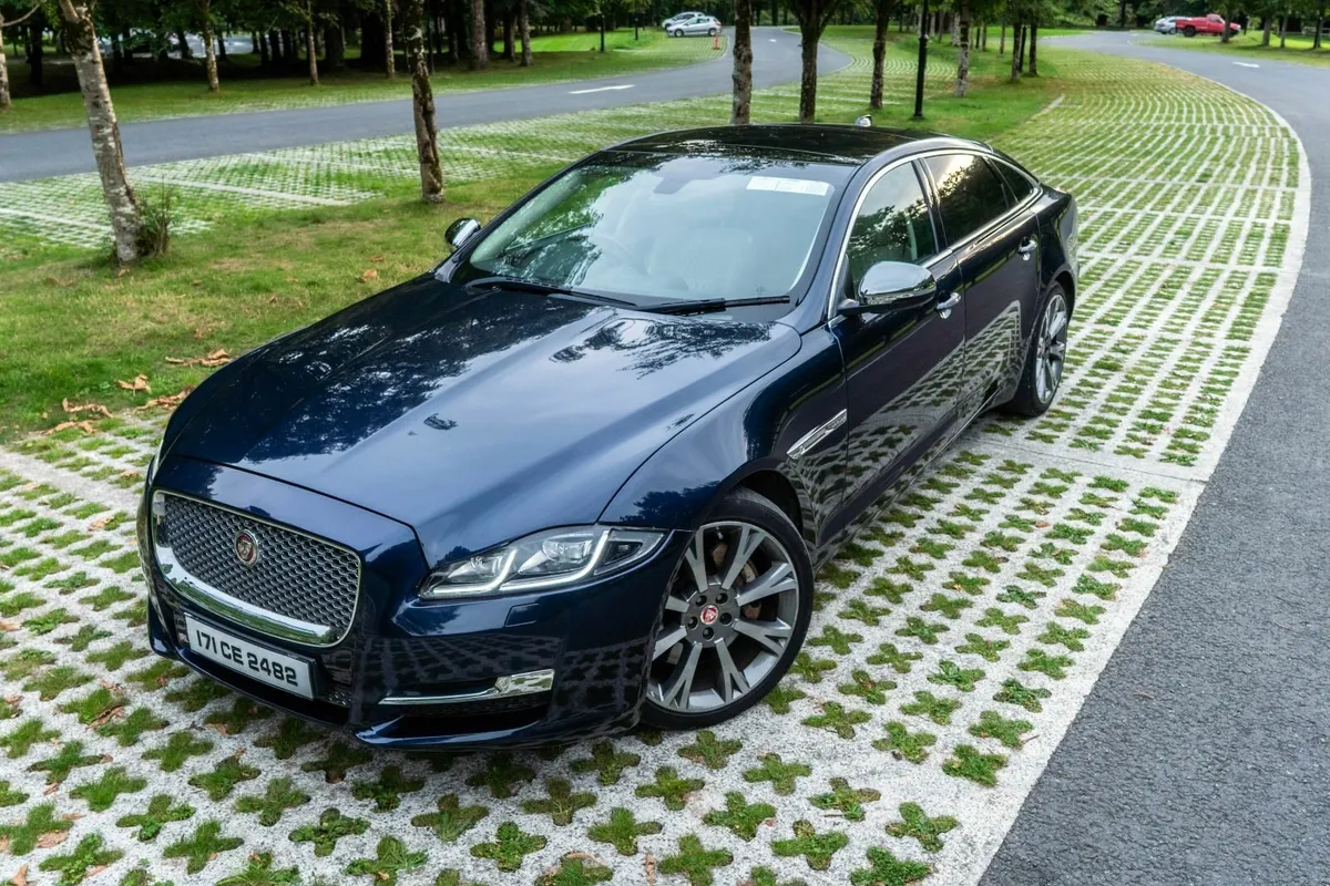 Jaguar XJ L Portfolio 2017 - Image 4