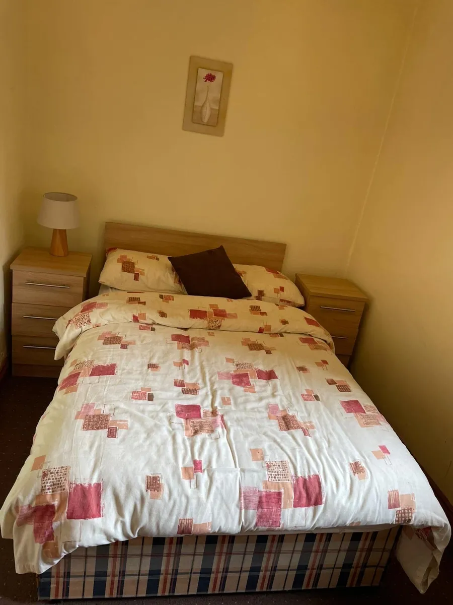 Bedroom set - Image 1