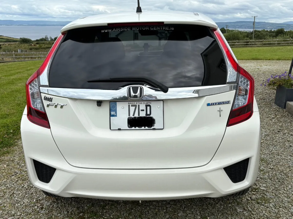 Honda Fit 2017 - Image 2