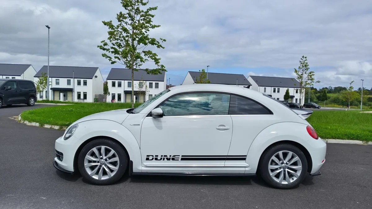 Volkswagen Beetle 2015 - Image 2