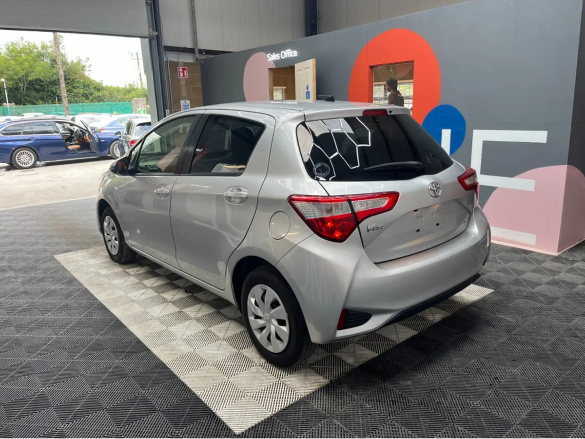 Toyota Vitz 1.0 PETROL / 89k KMs / REVERSE CAMERA - Image 4