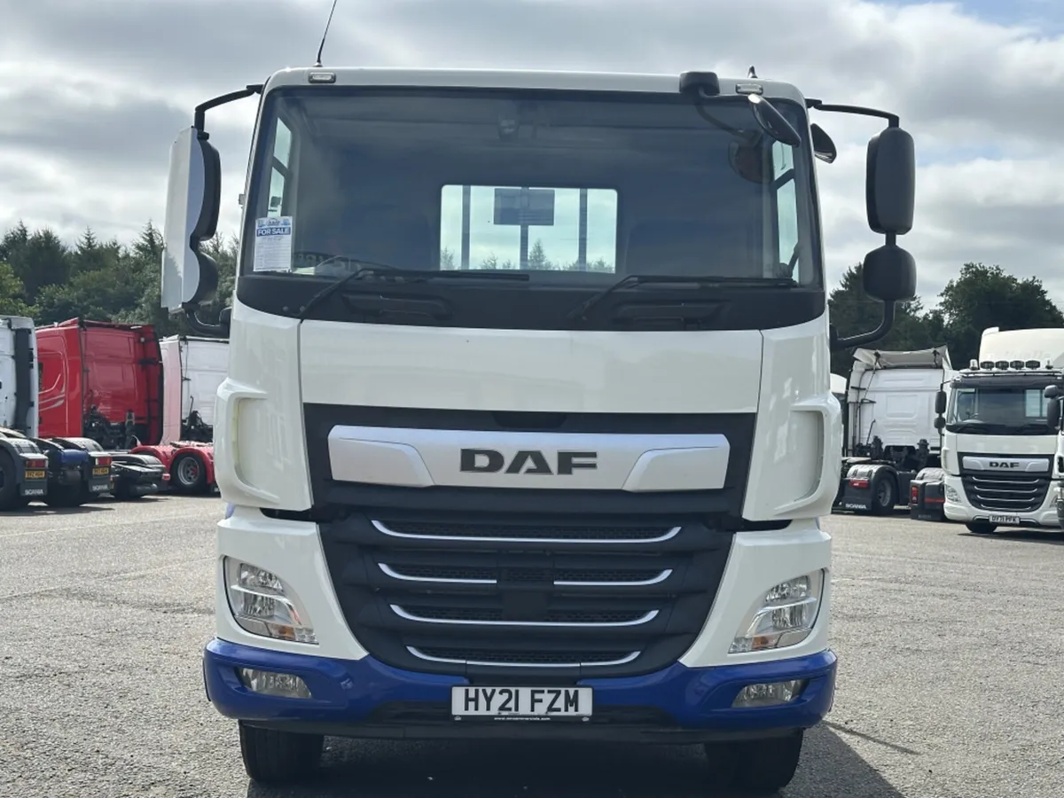 2021 (21) DAF CF 370 8X2 32 TON BEAVERTAIL - Image 2