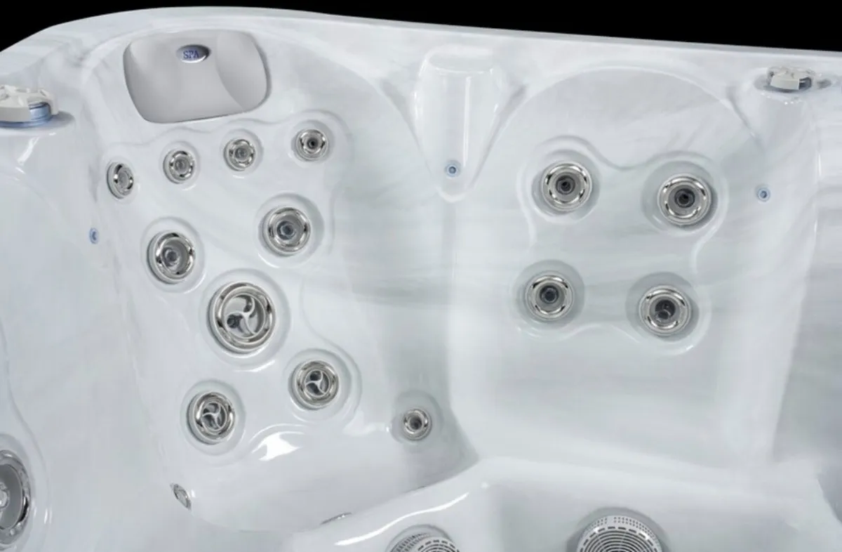 Free Delivery - New Vela 6 Person Hot Tub - Image 3