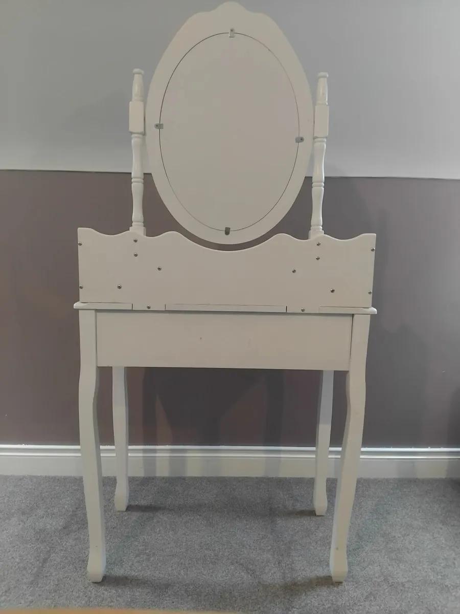 White vintage vanity - Image 2