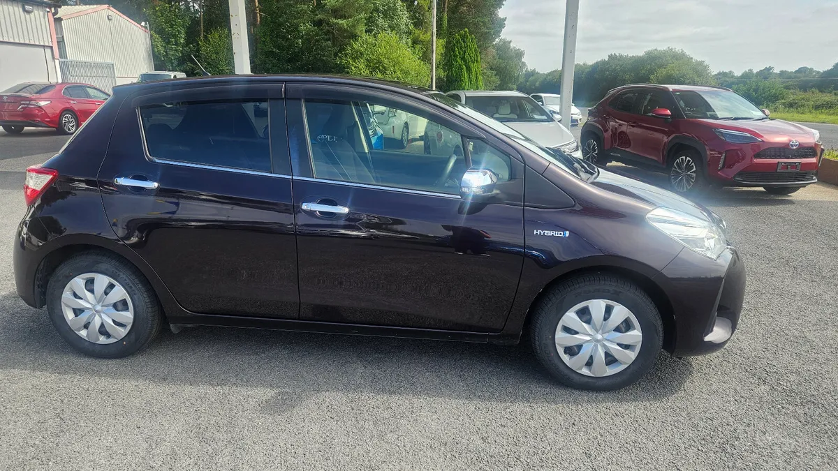 2017 Toyota Vitz - Image 4