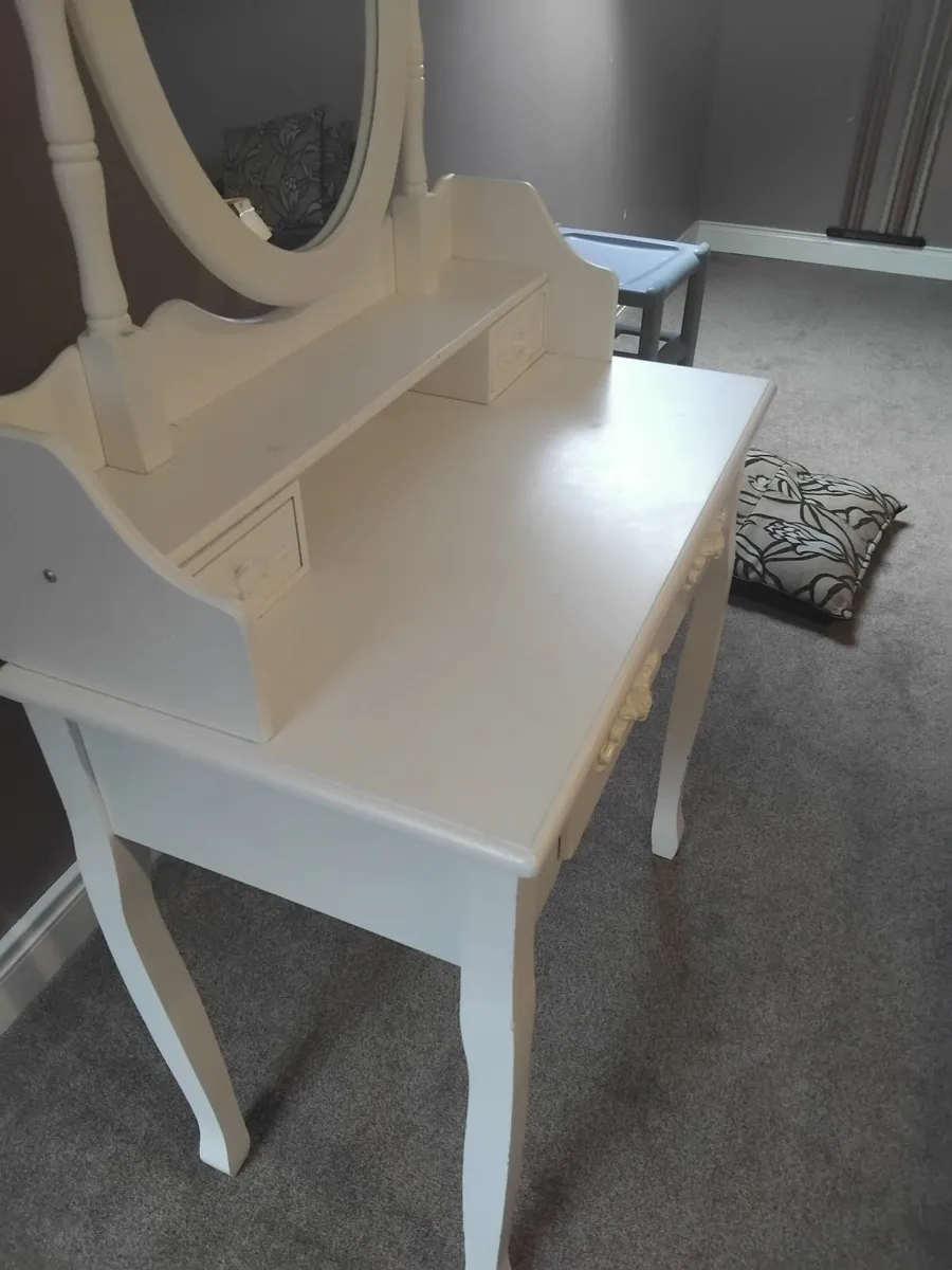 White vintage vanity - Image 3