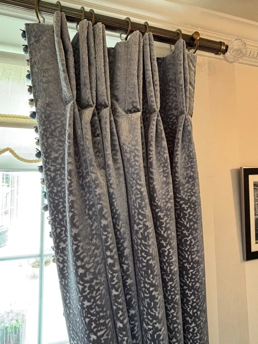 Drumbriston Furniture & Curtains Bundle - Image 2