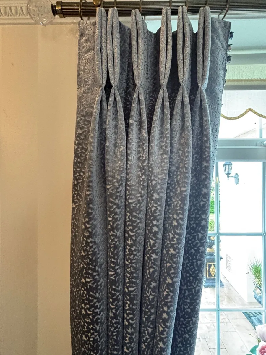 Drumbriston Furniture & Curtains Bundle - Image 3