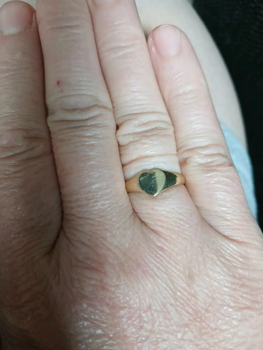 9ct gold ring - Image 1