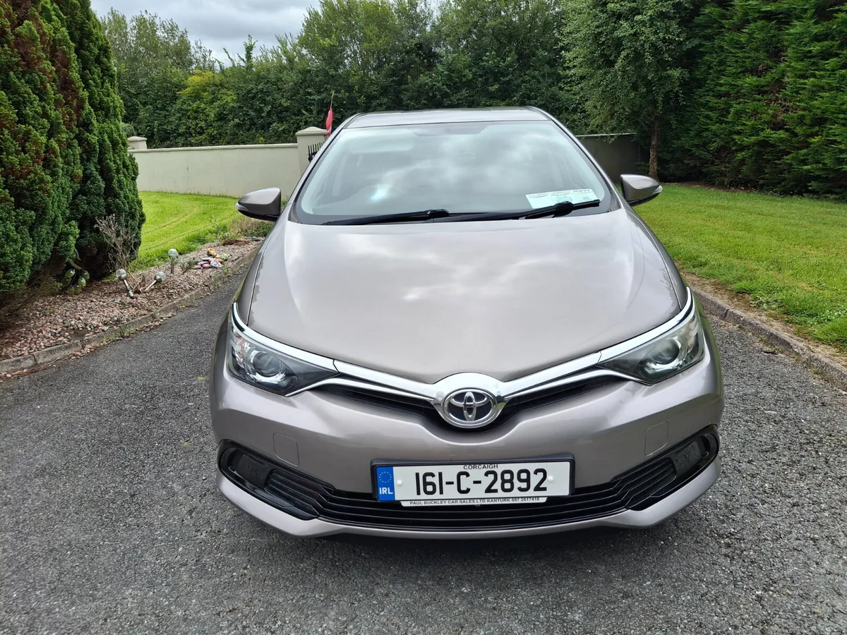 Toyota Auris 2016 - Image 2