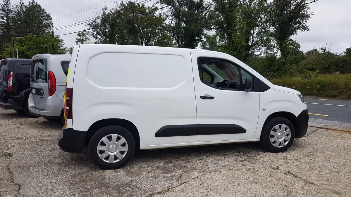 Citroen Berlingo 202D HI SPECK LOW KM VAT INVOICE - Image 4