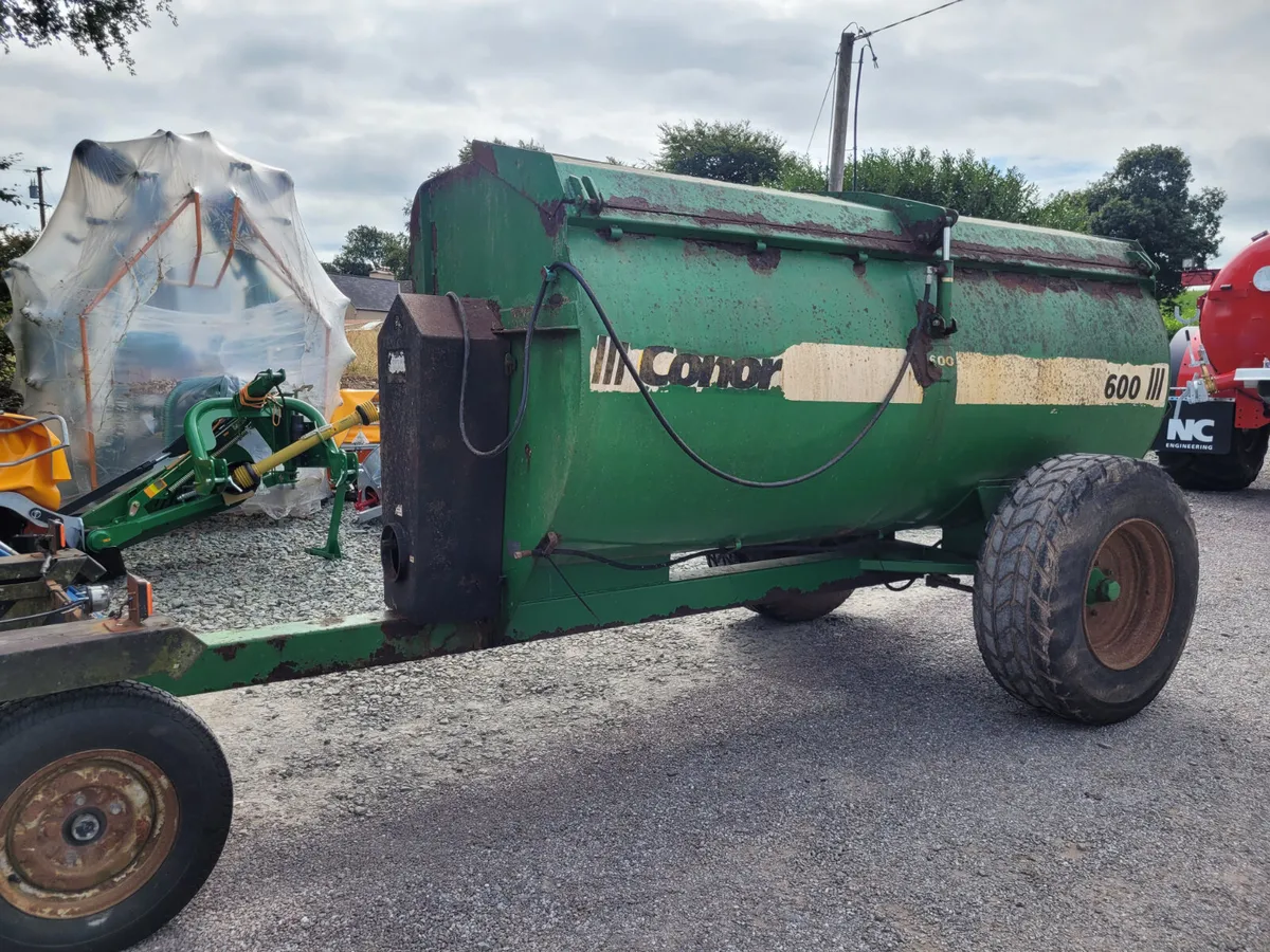 Conor 6.5 cubic yard Side Spreader - Image 1