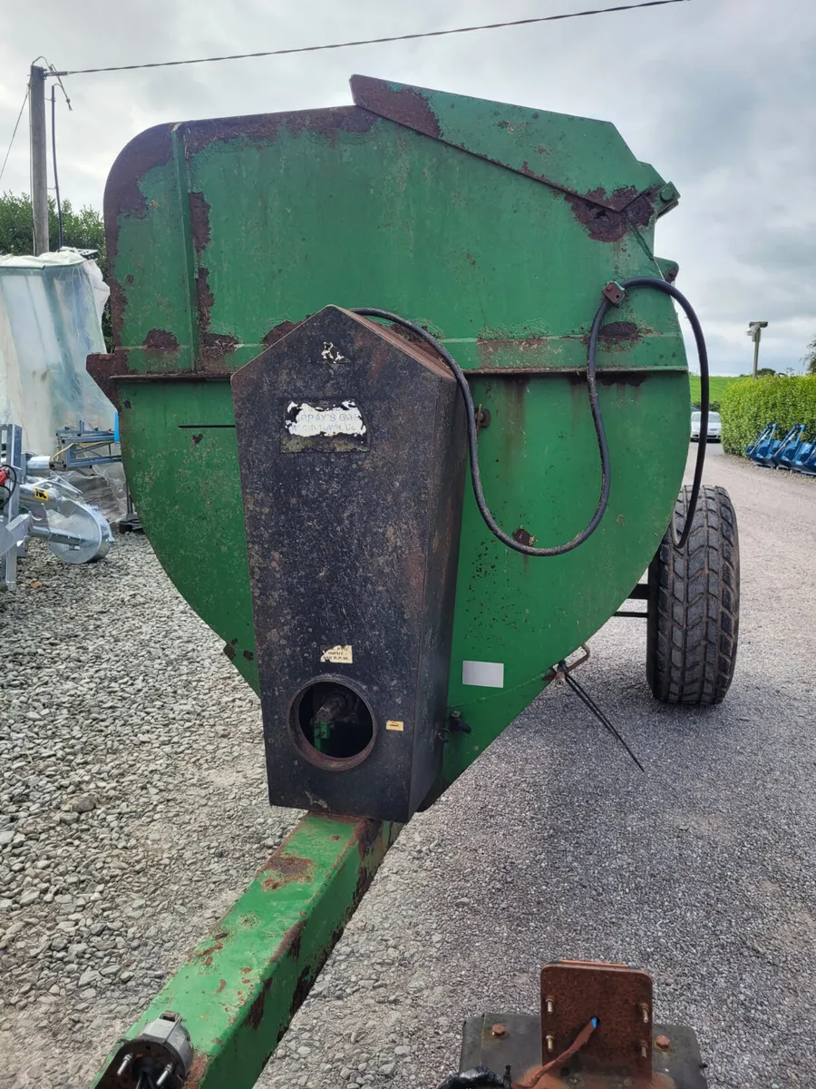 Conor 6.5 cubic yard Side Spreader - Image 3