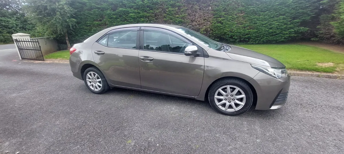 Toyota Corolla 2017 - Image 2