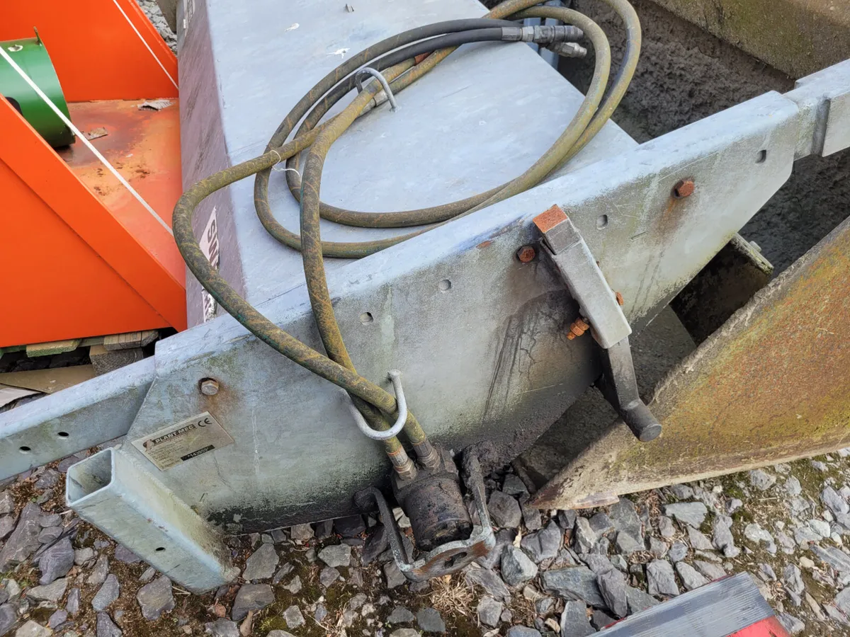 Plantmac Bucket Brush with pin and cone brackets - Image 2