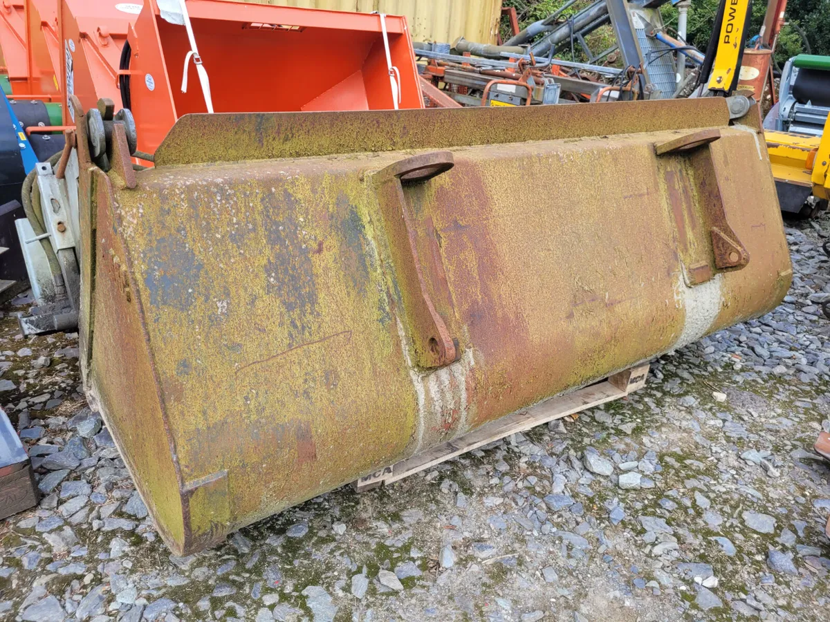 Plantmac Bucket Brush with pin and cone brackets - Image 1