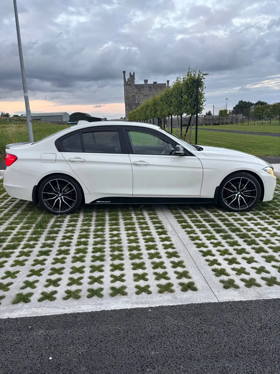 BMW 3-Series 2015 - Image 2