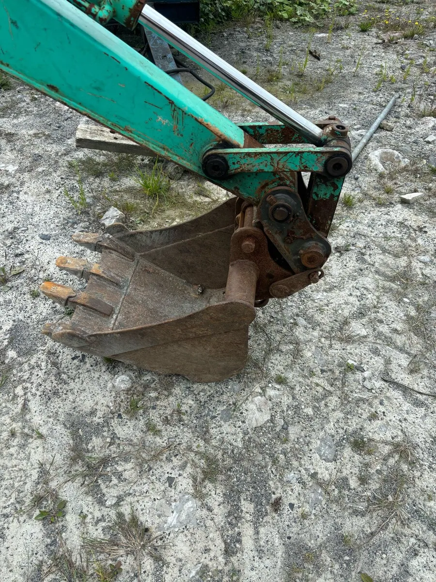 3.5 tonne sumitomo mini digger - Image 4