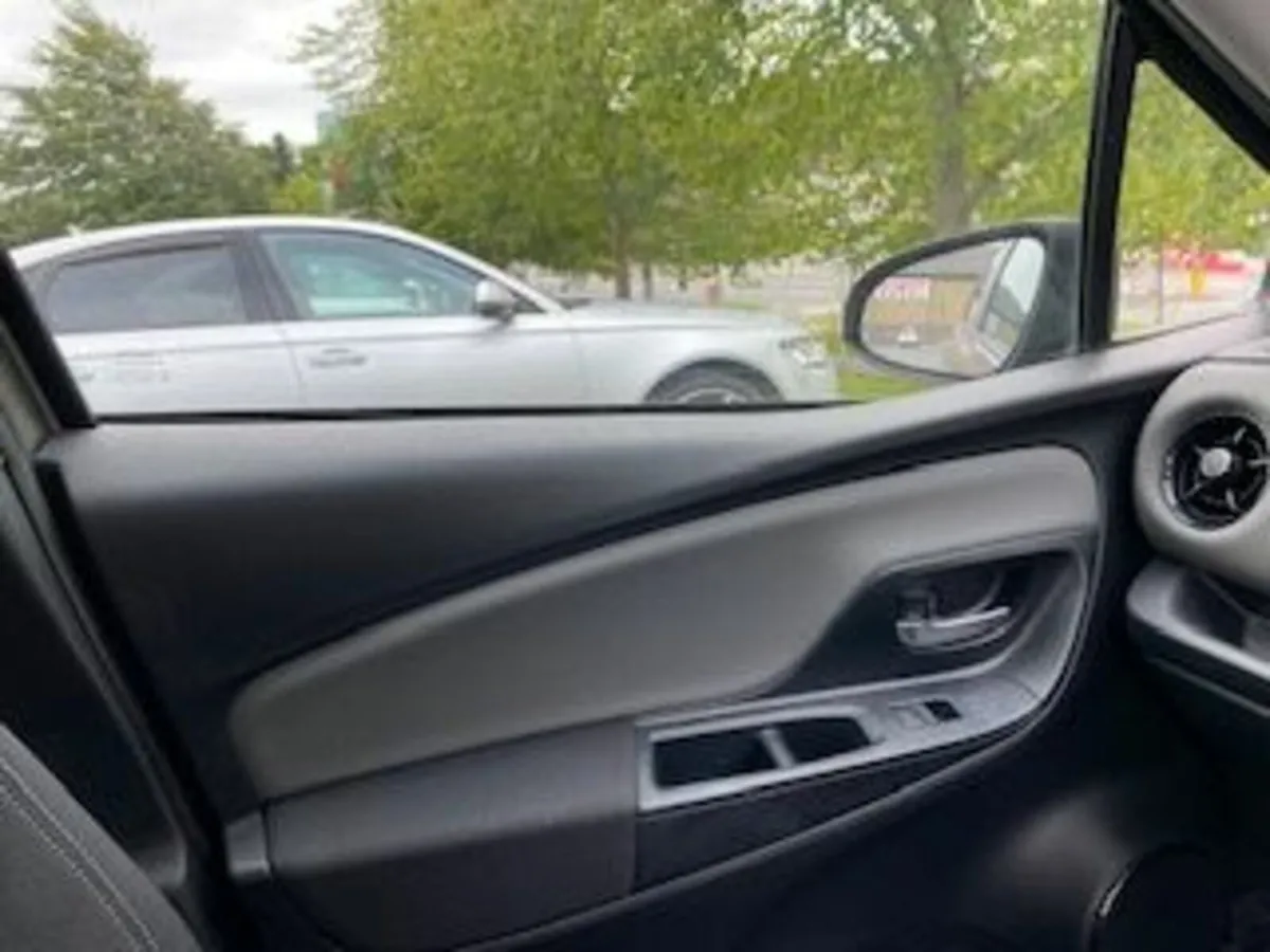 Toyota Yaris 2017 - Image 3
