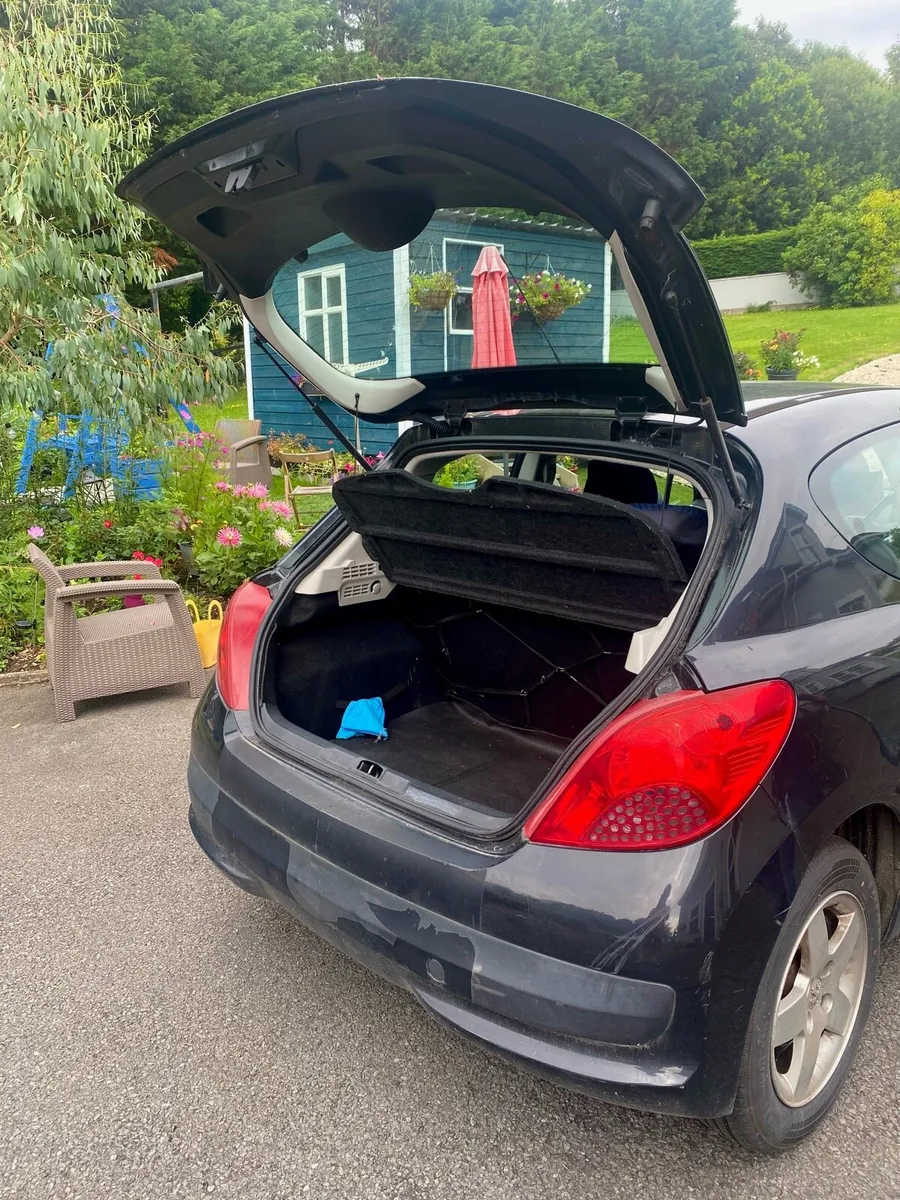 Car - Image 2