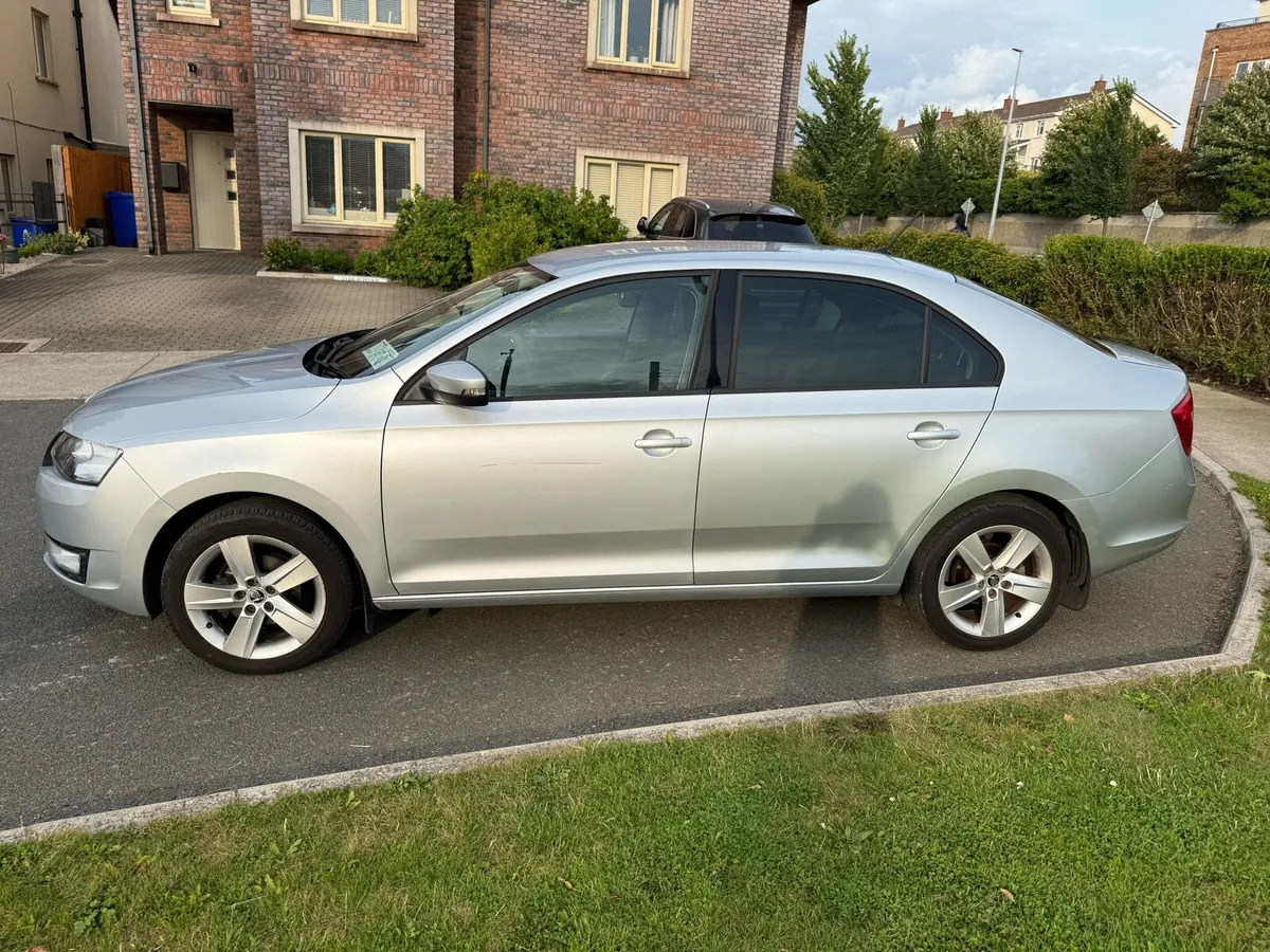 Skoda Rapid 2015 - Image 2