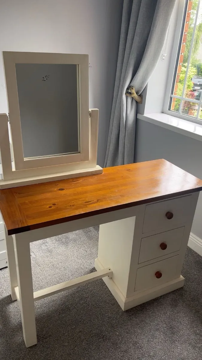Vanity Table - Image 1