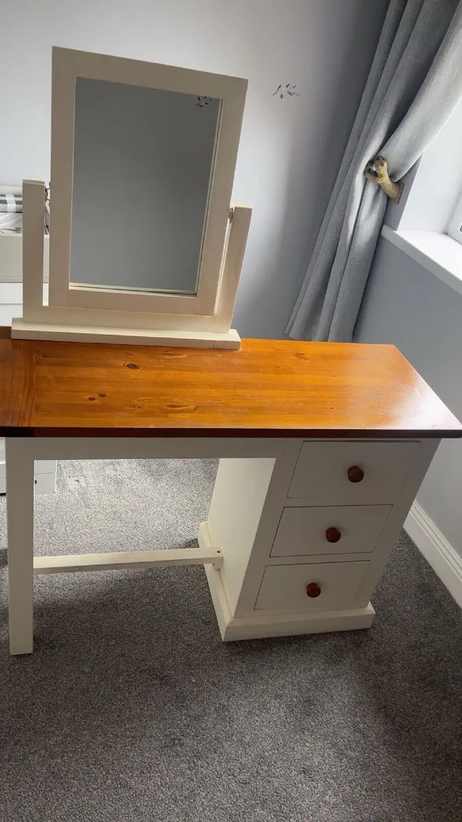 Vanity Table - Image 2