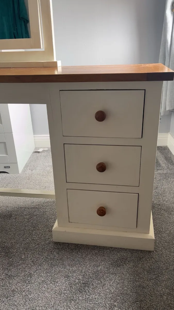 Vanity Table - Image 3
