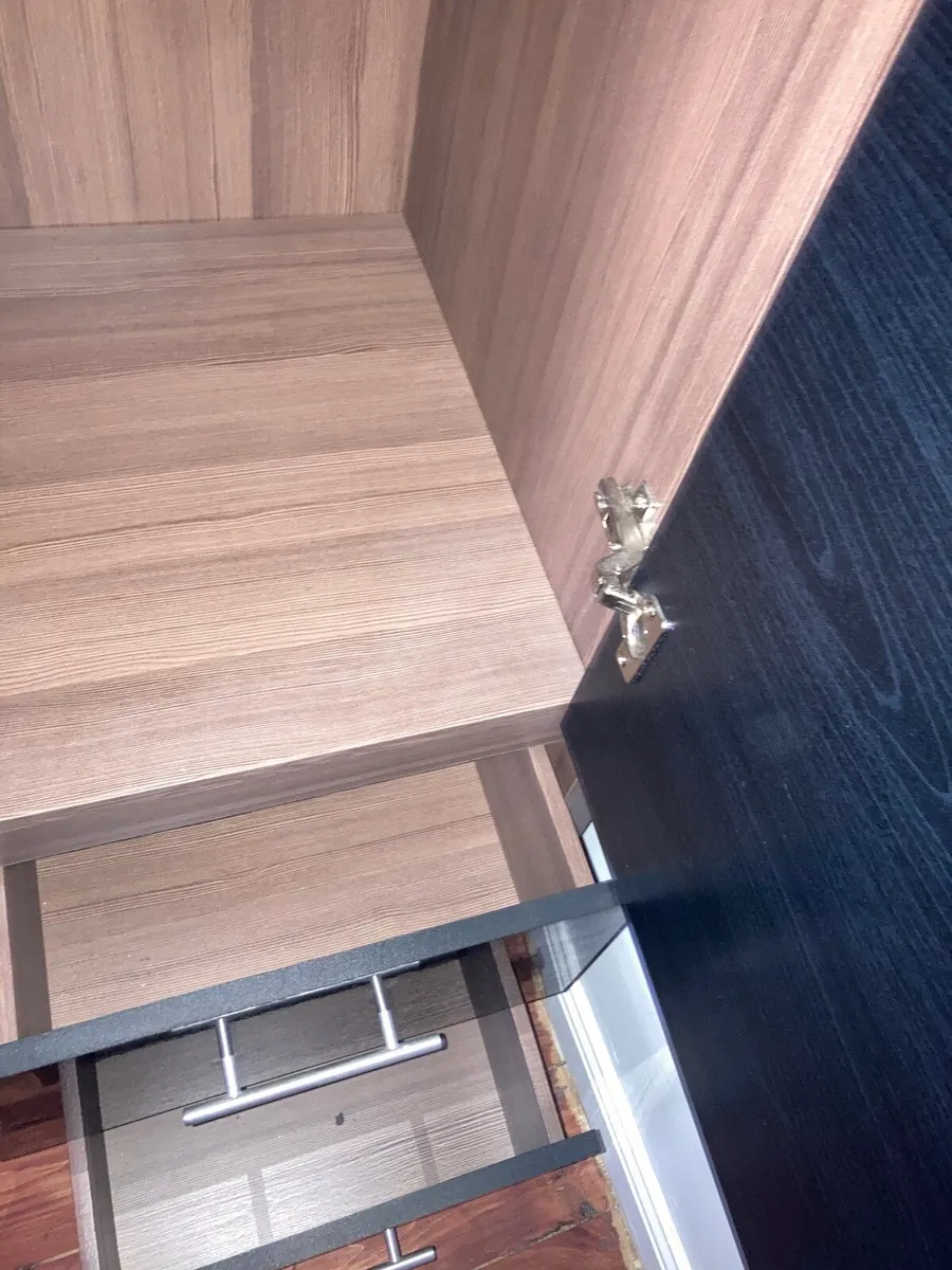 Wardrobe - Image 4