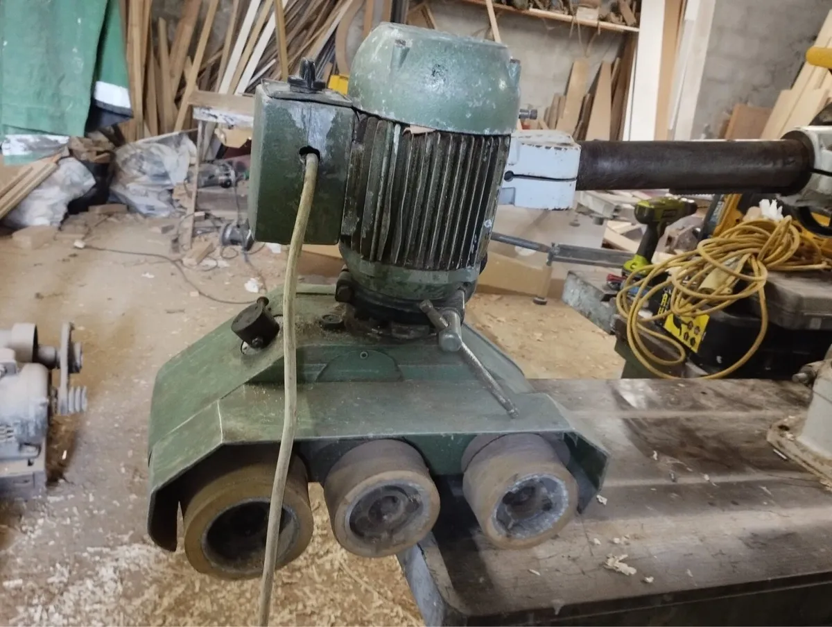 Power feed for spindle mould - Image 1