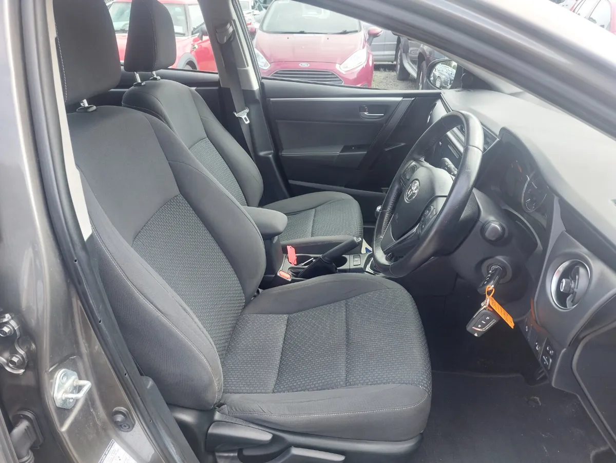 Toyota Corolla 2017 - Image 3