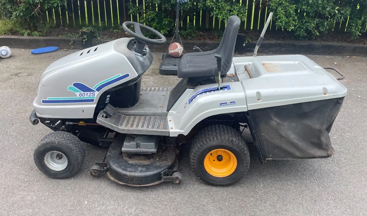 Ride on Lawnmower - Image 1