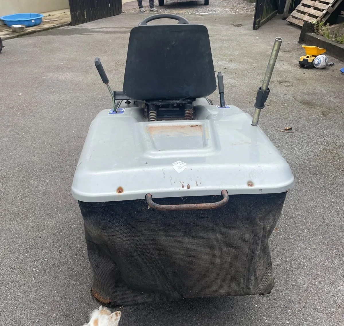 Ride on Lawnmower - Image 3