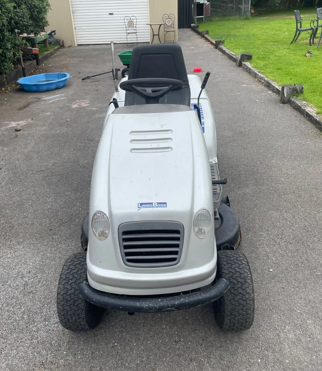 Ride on Lawnmower - Image 4