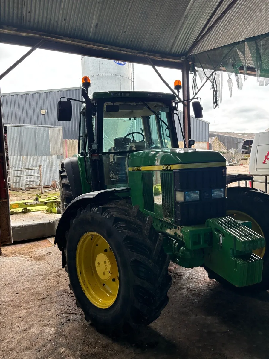 John Deere 6910 - Image 2