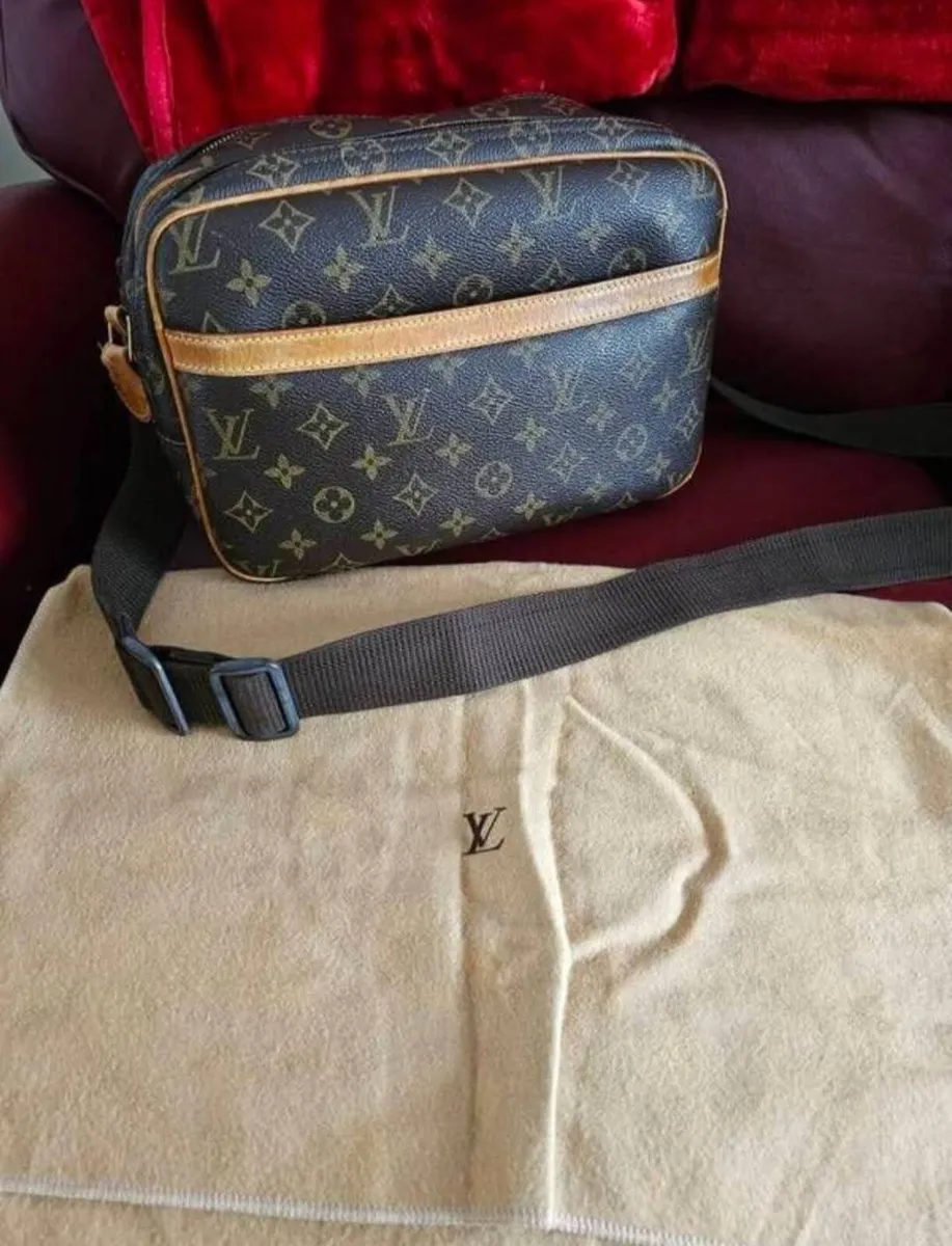 LV Mens reporter bag VINTAGE Exellent condition. - Image 1