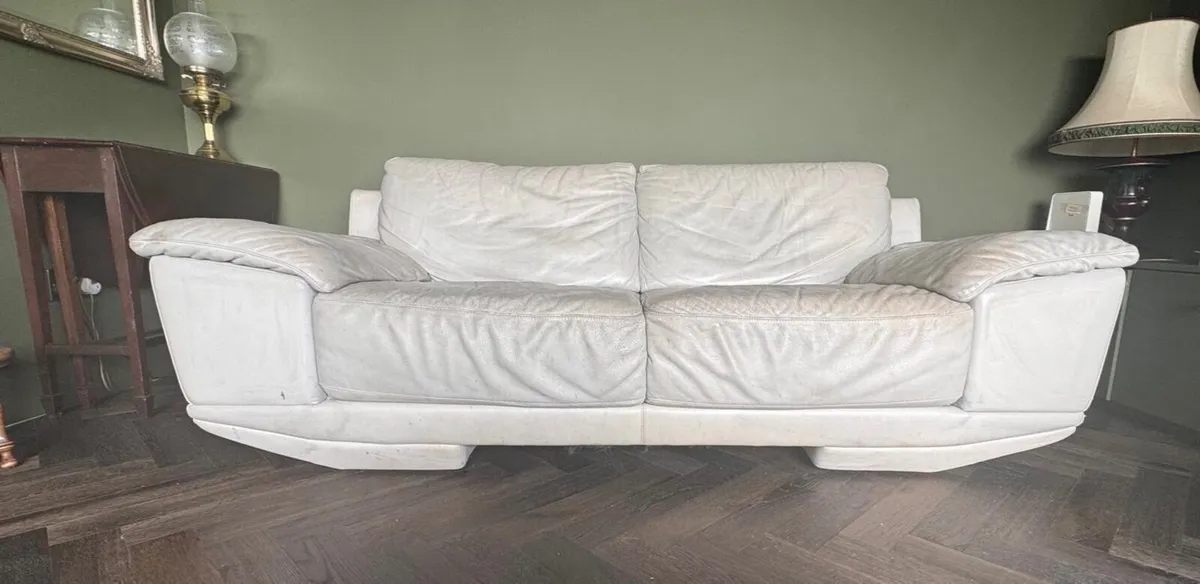 Couches - Image 2