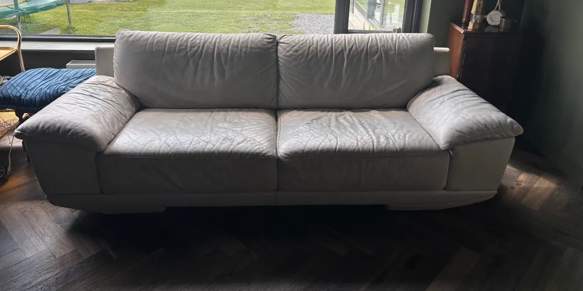 Couches - Image 3