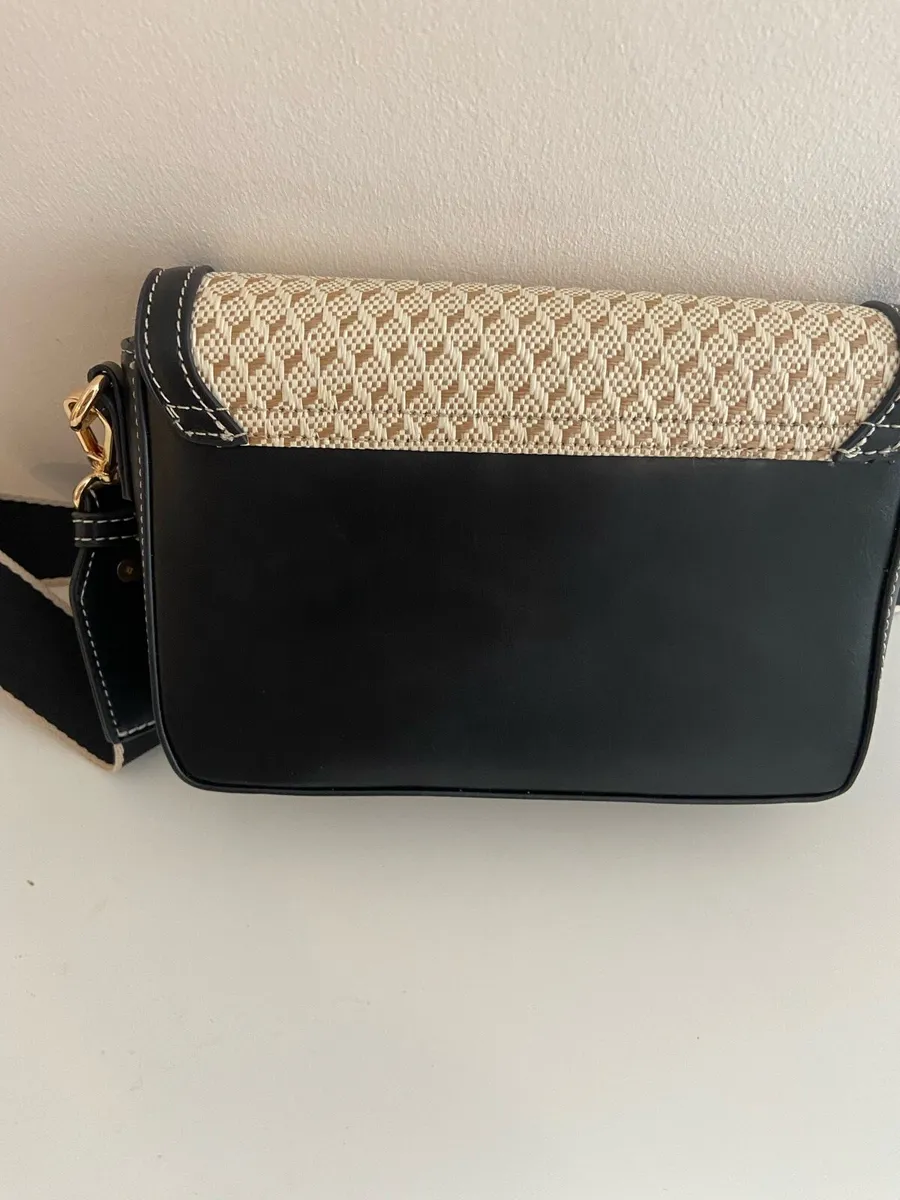 Snaffle themed handbag - Image 4