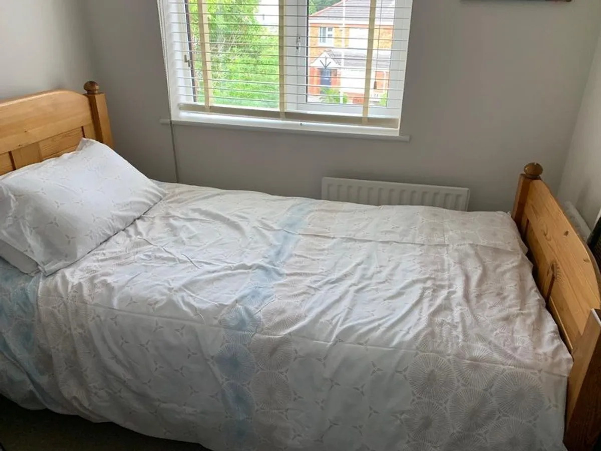 Single wooden bed and mattress in excellent condition - Image 2