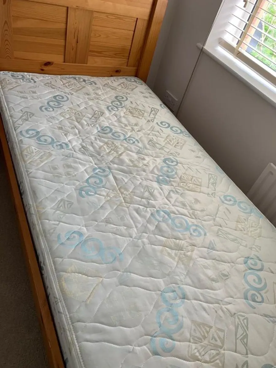 Single wooden bed and mattress in excellent condition - Image 4