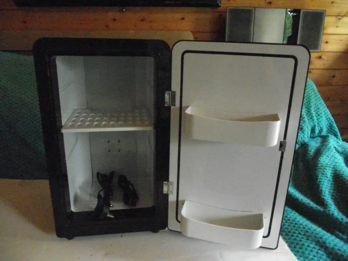 Cristal - Black 16 litre portable Mini Fridge - Image 2