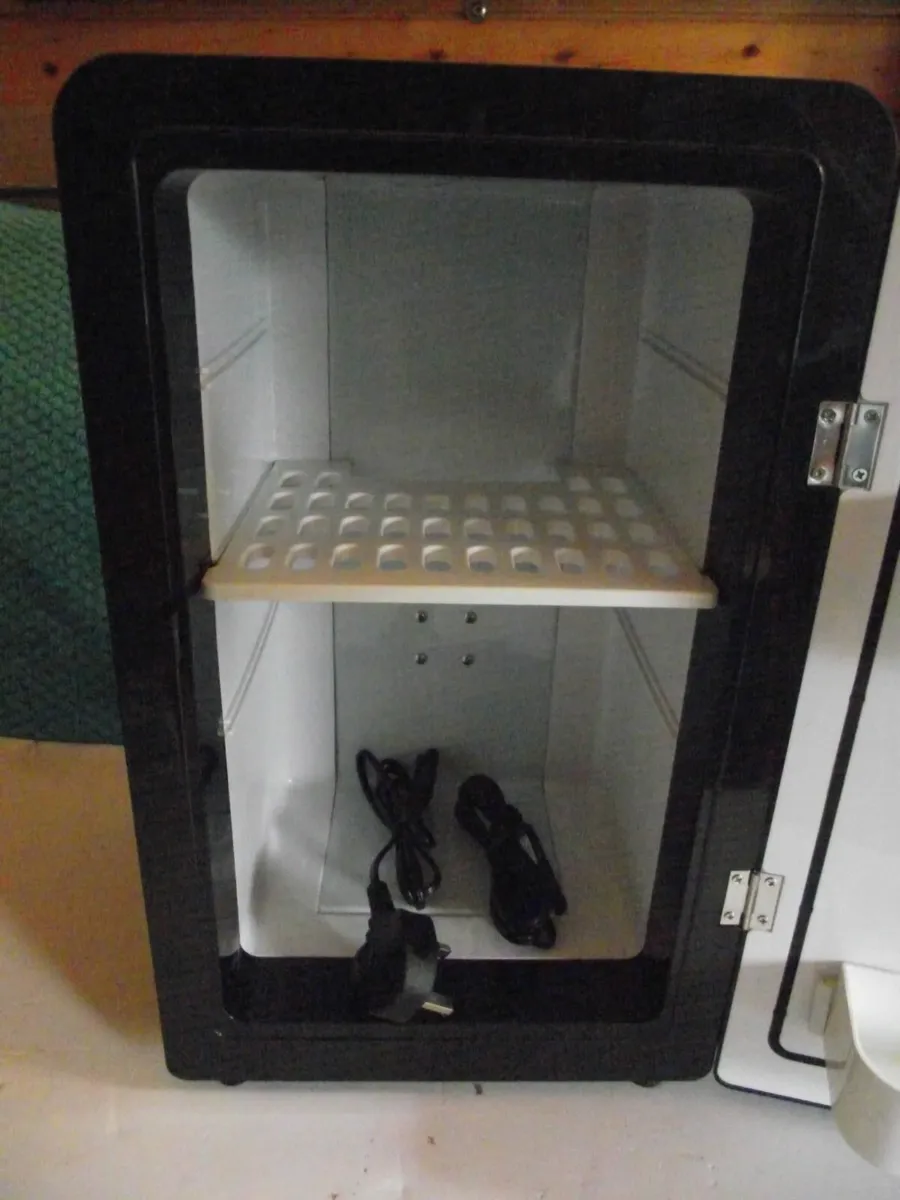 Cristal - Black 16 litre portable Mini Fridge - Image 3