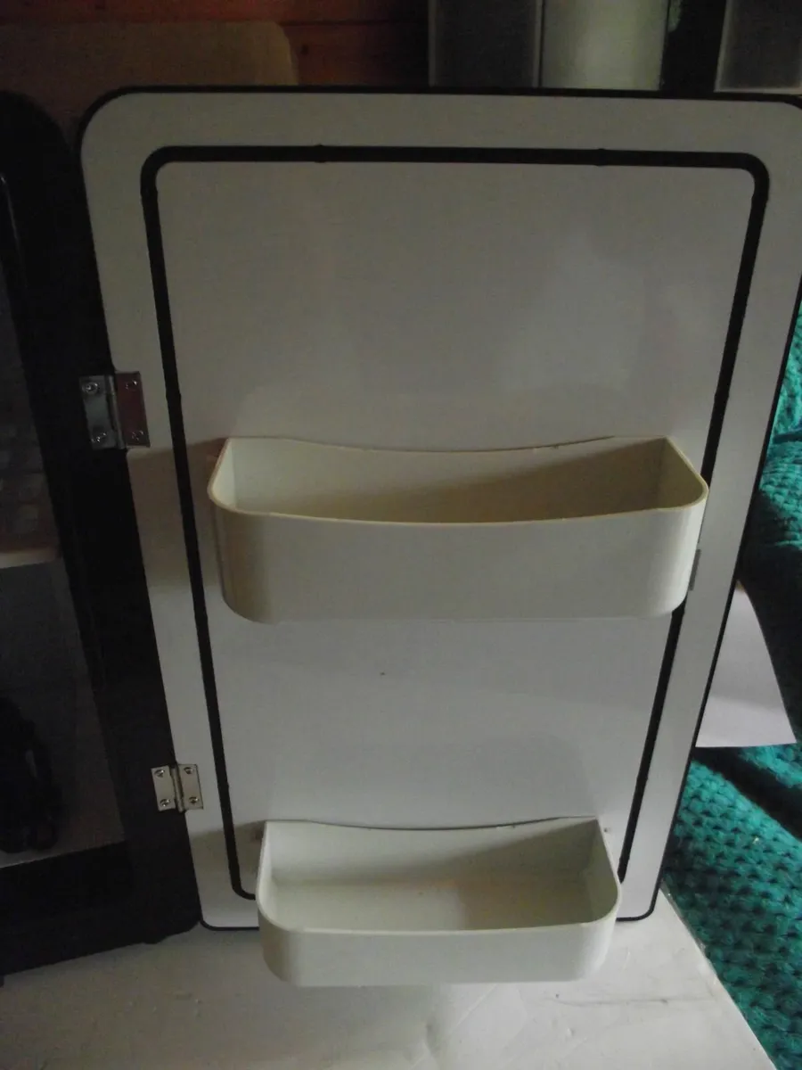 Cristal - Black 16 litre portable Mini Fridge - Image 4