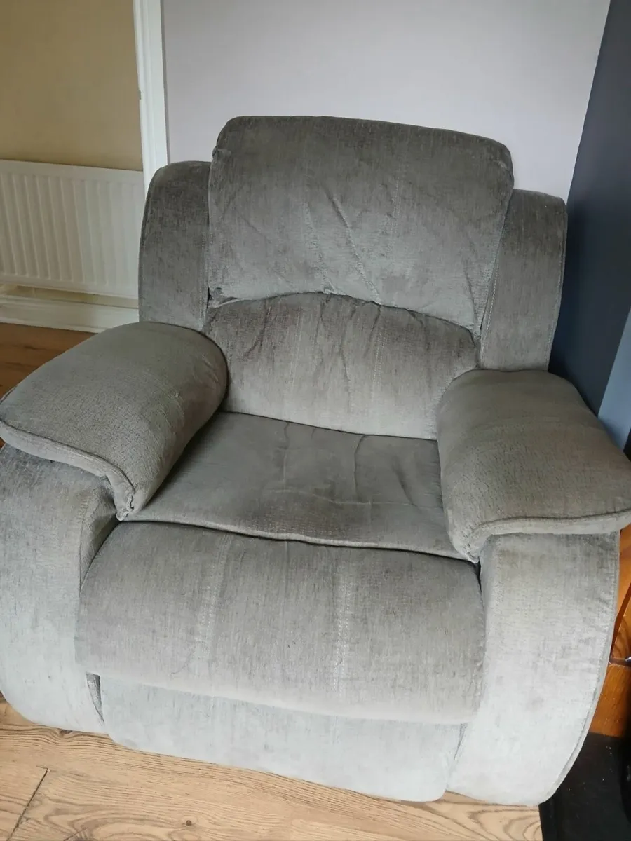 Reclining armchairs