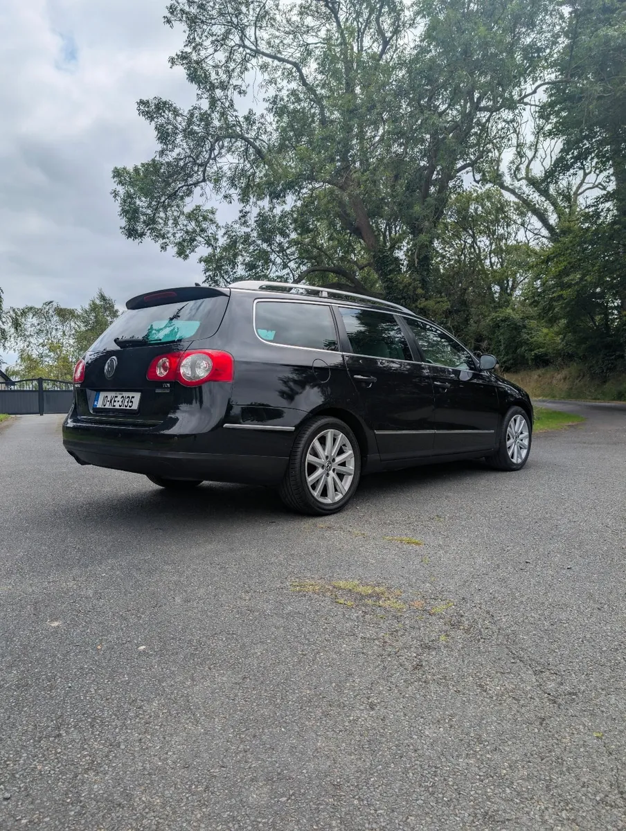 Volkswagen Passat 2010 - Image 1