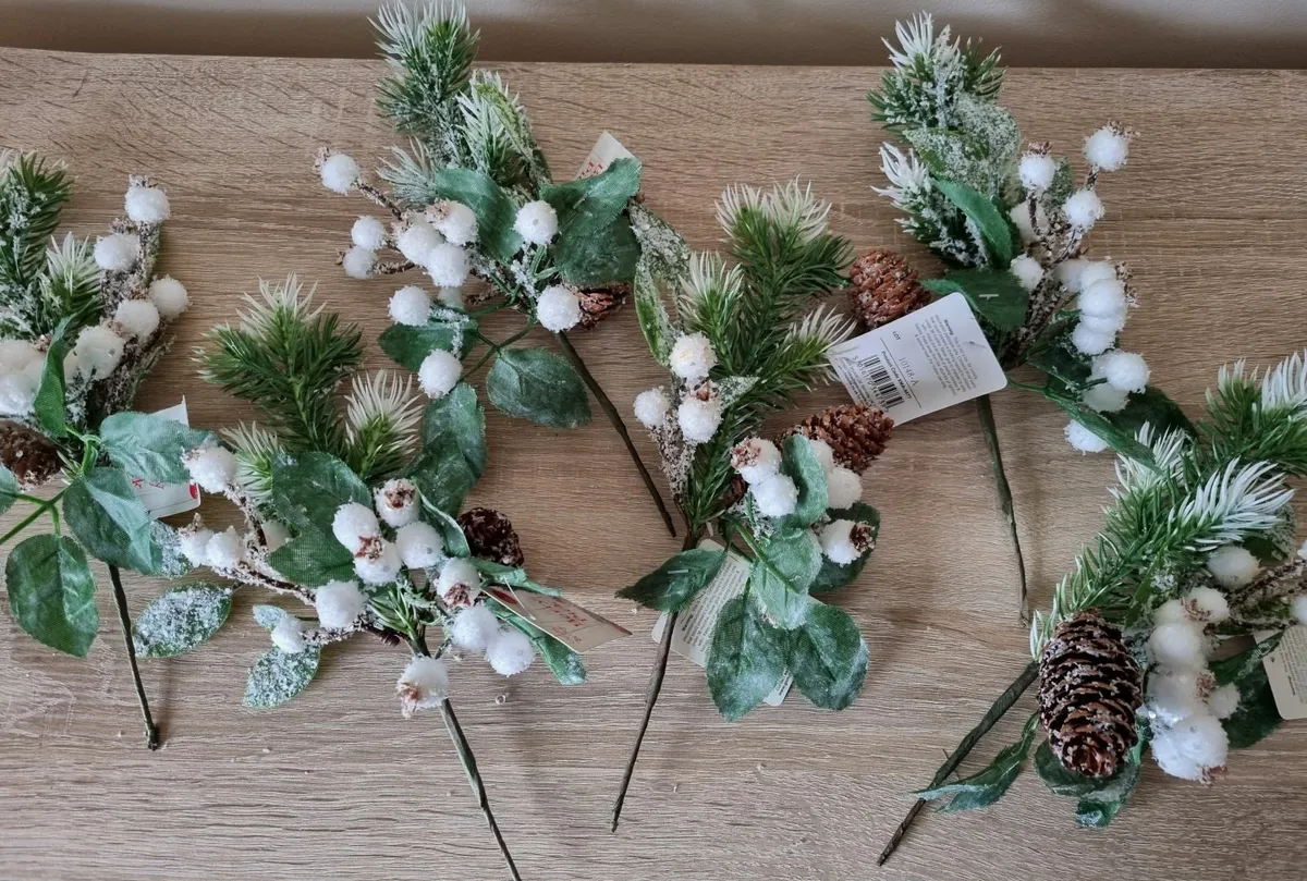 White berry picks Christmas decorations - set of 6 - Image 1