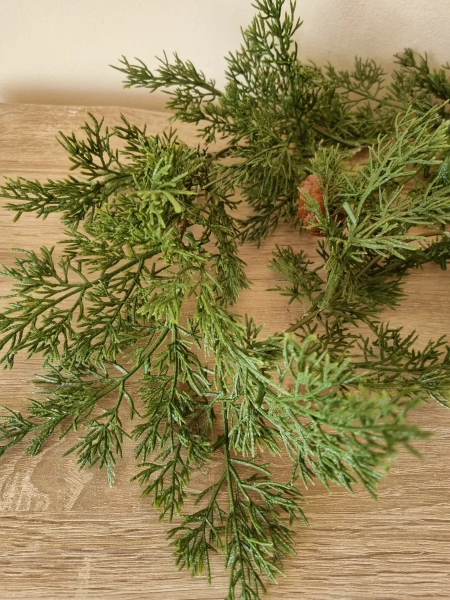 Real like green cedar garland with pinecones - Image 2