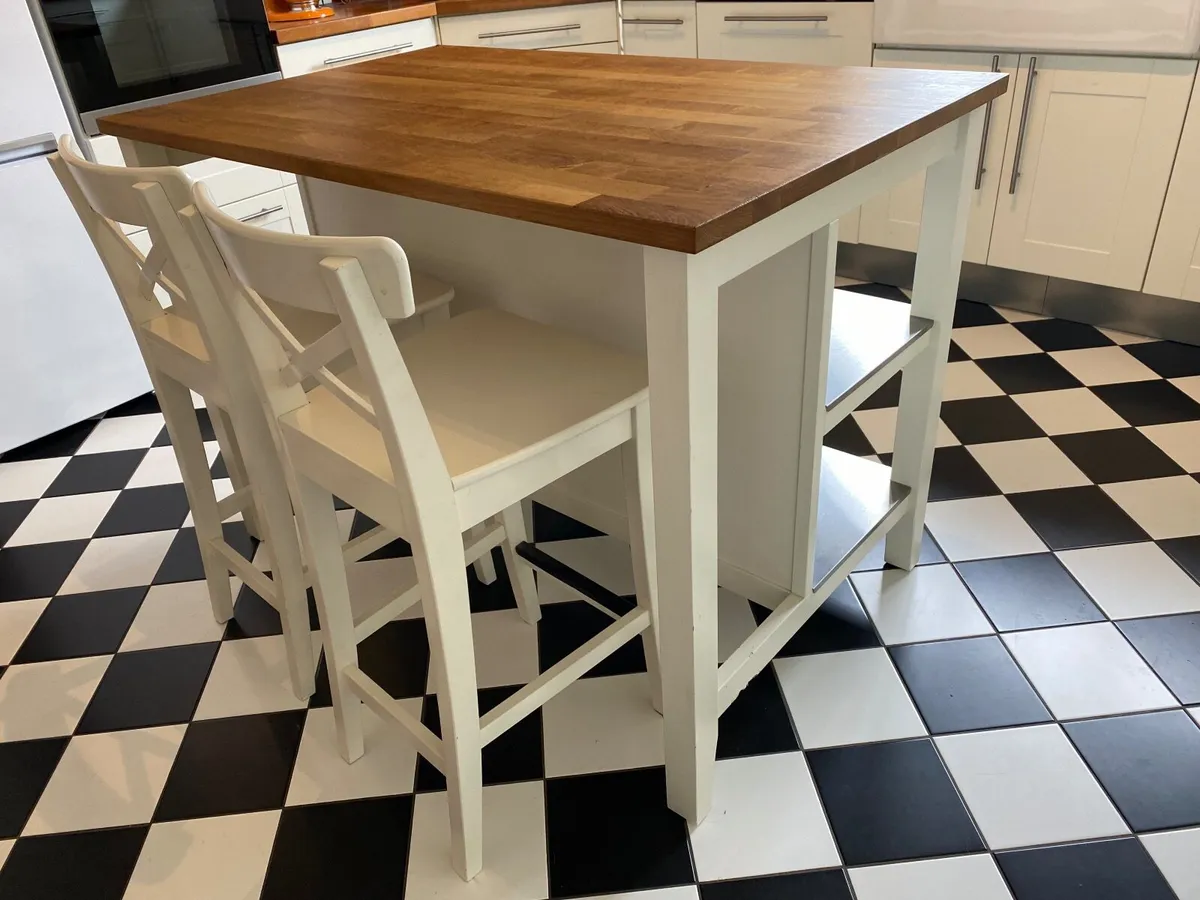 Kitchen Island & Chairs - Image 2